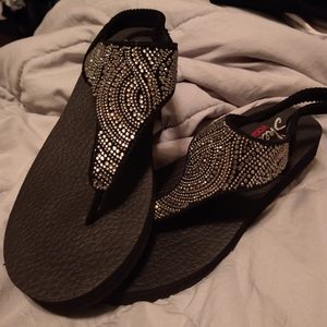 Skechers Yoga Foam sandals